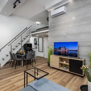Kiraly21 Downtown At Gozsdu Garden Apartment