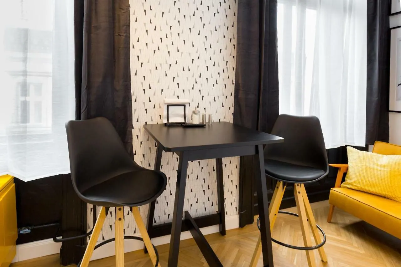Leah Studios Budapest