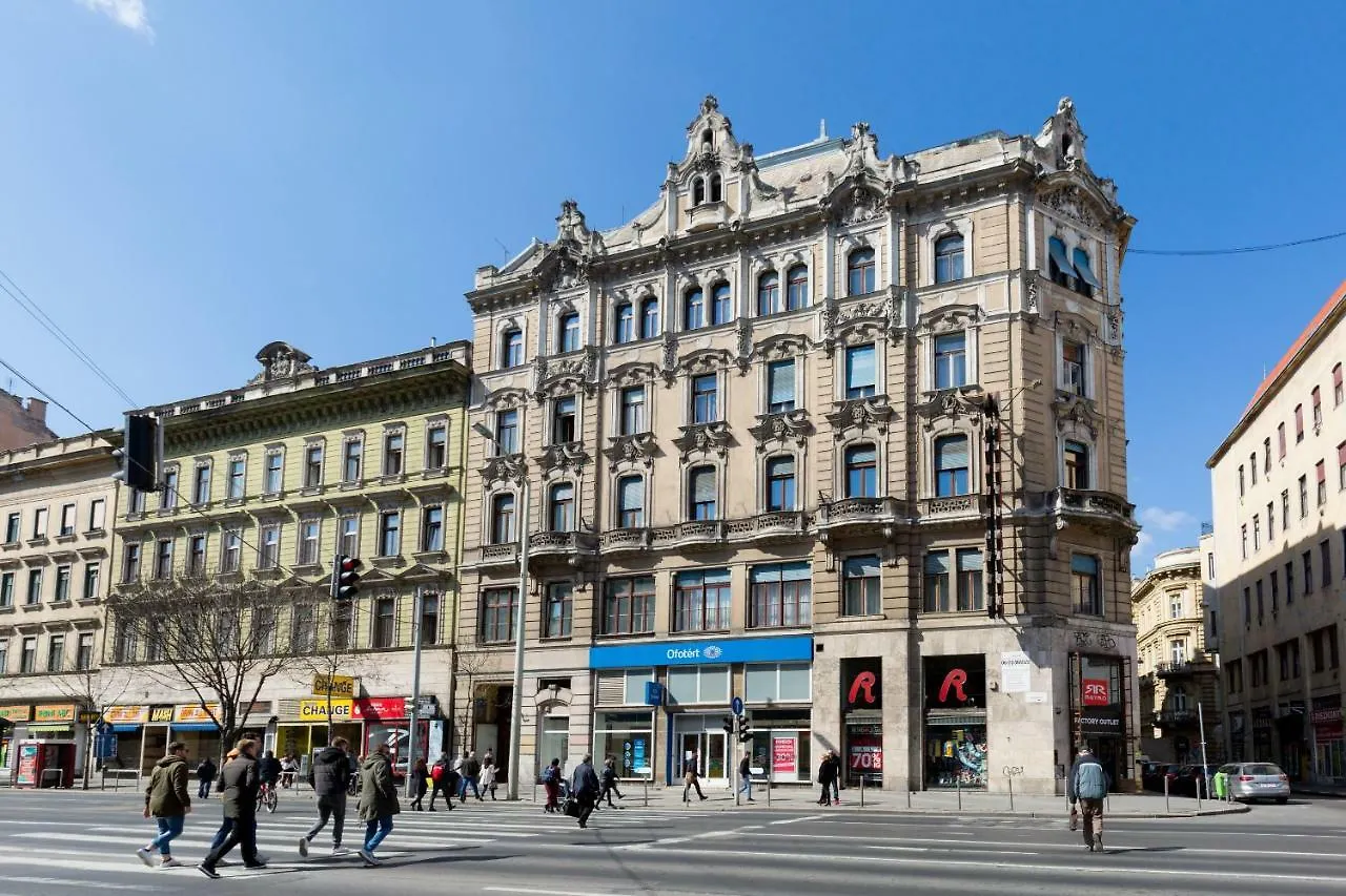 Leah Studios Budapest Hungary