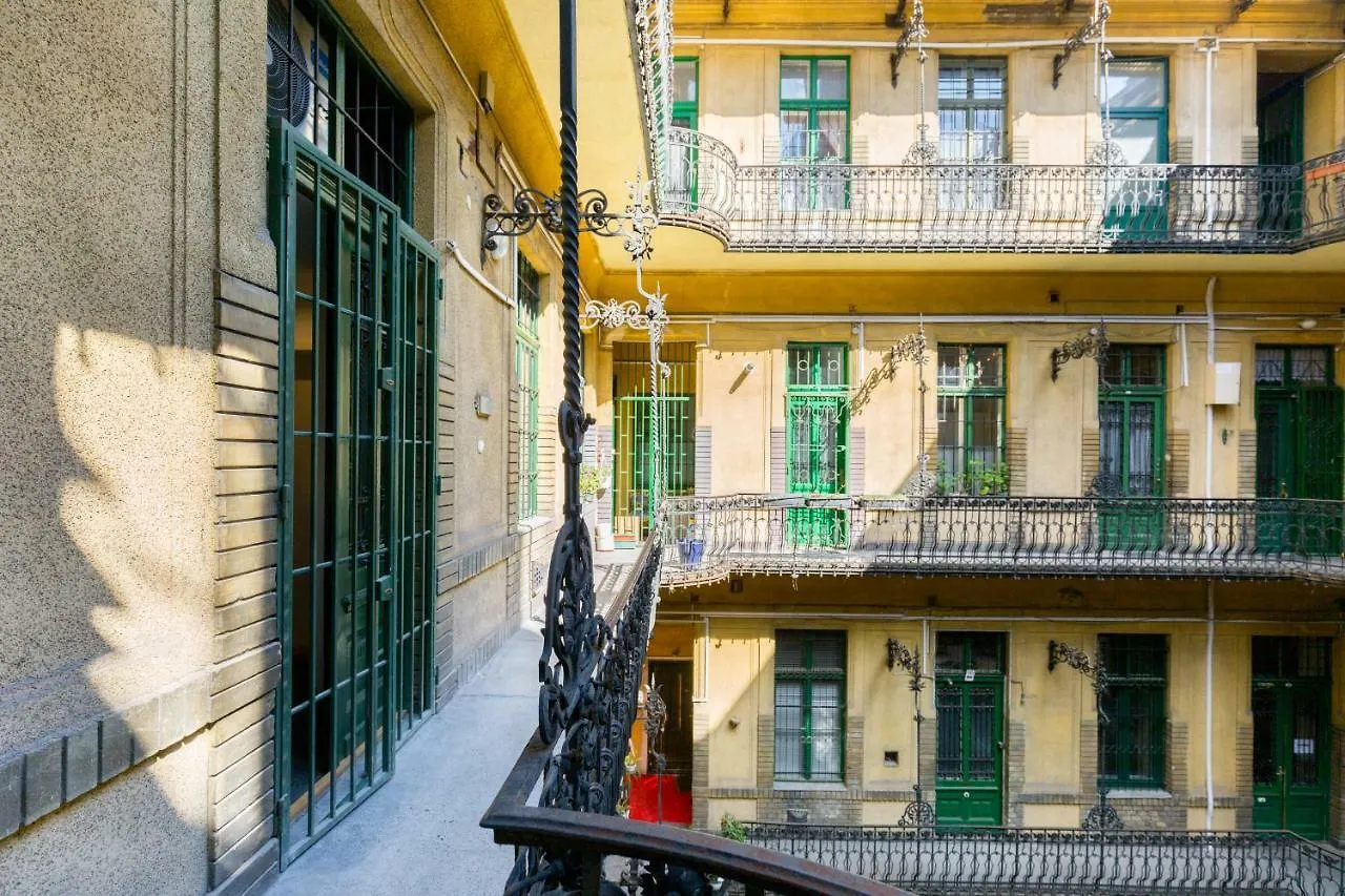Leah Studios Budapest 0*,  Hungary
